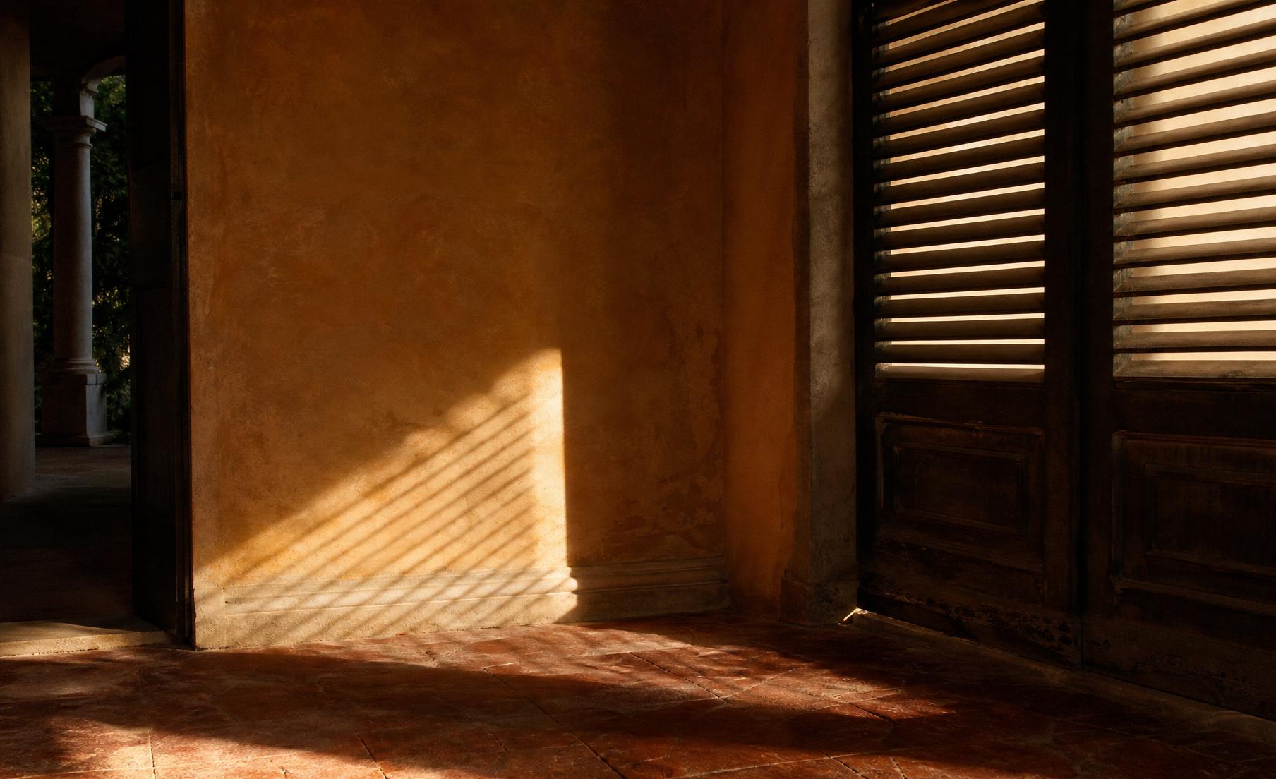 Ombre di persiane su parete